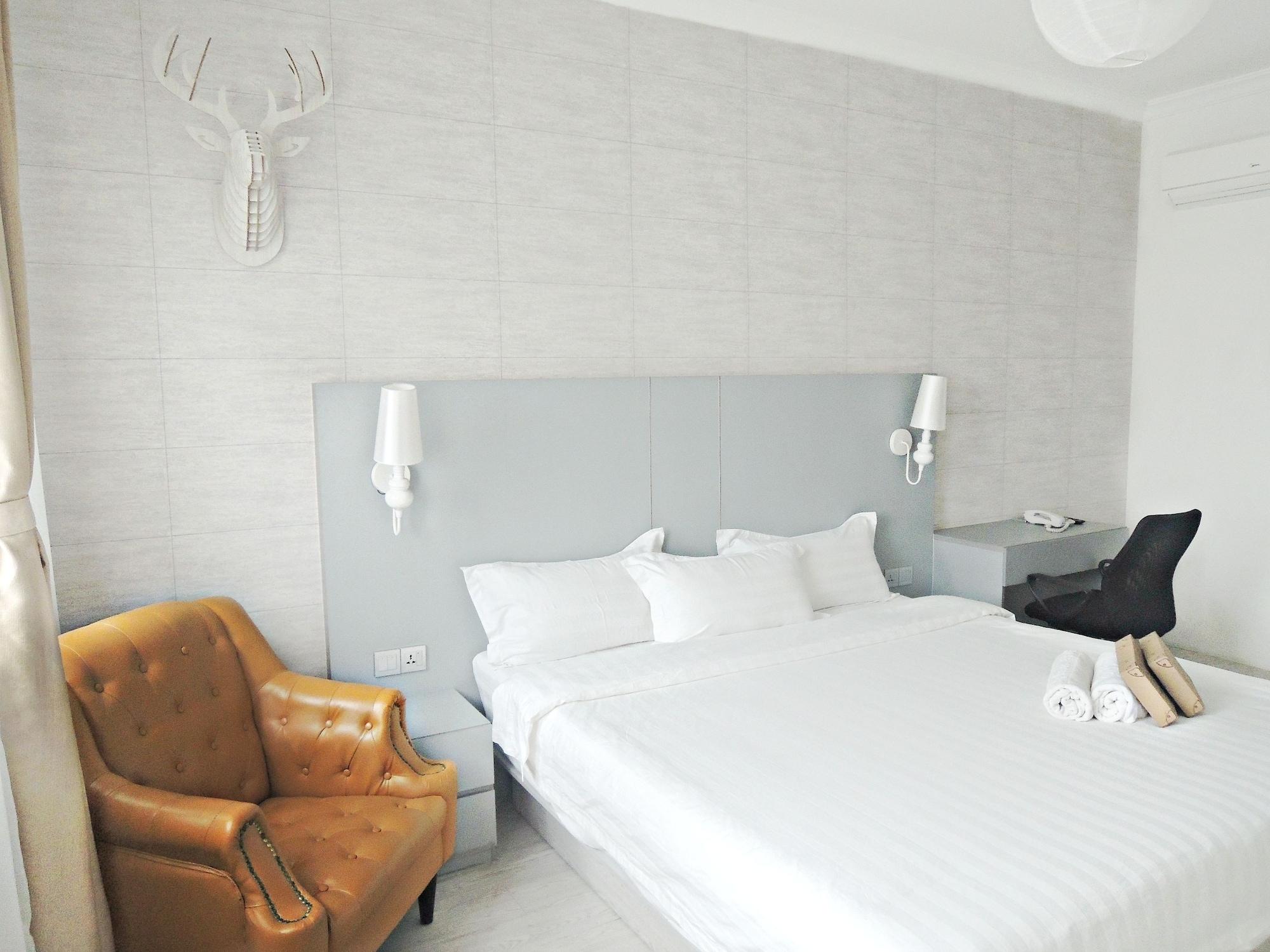 Creator Hotel Kulai Exteriör bild