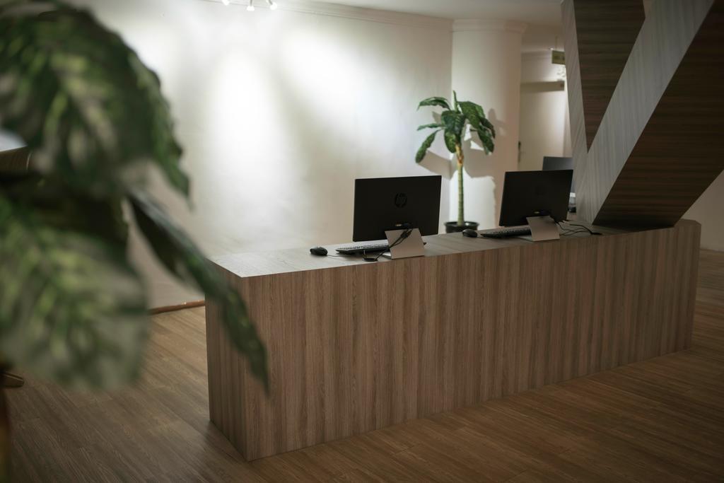 Creator Hotel Kulai Exteriör bild
